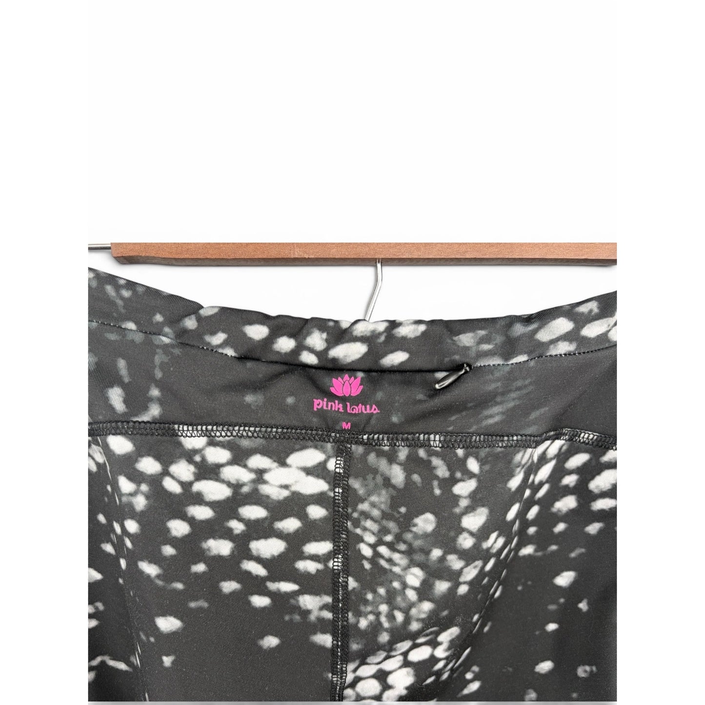 Pink Lotus Capri Workout Leggings Women’s Medium Black White Activewear