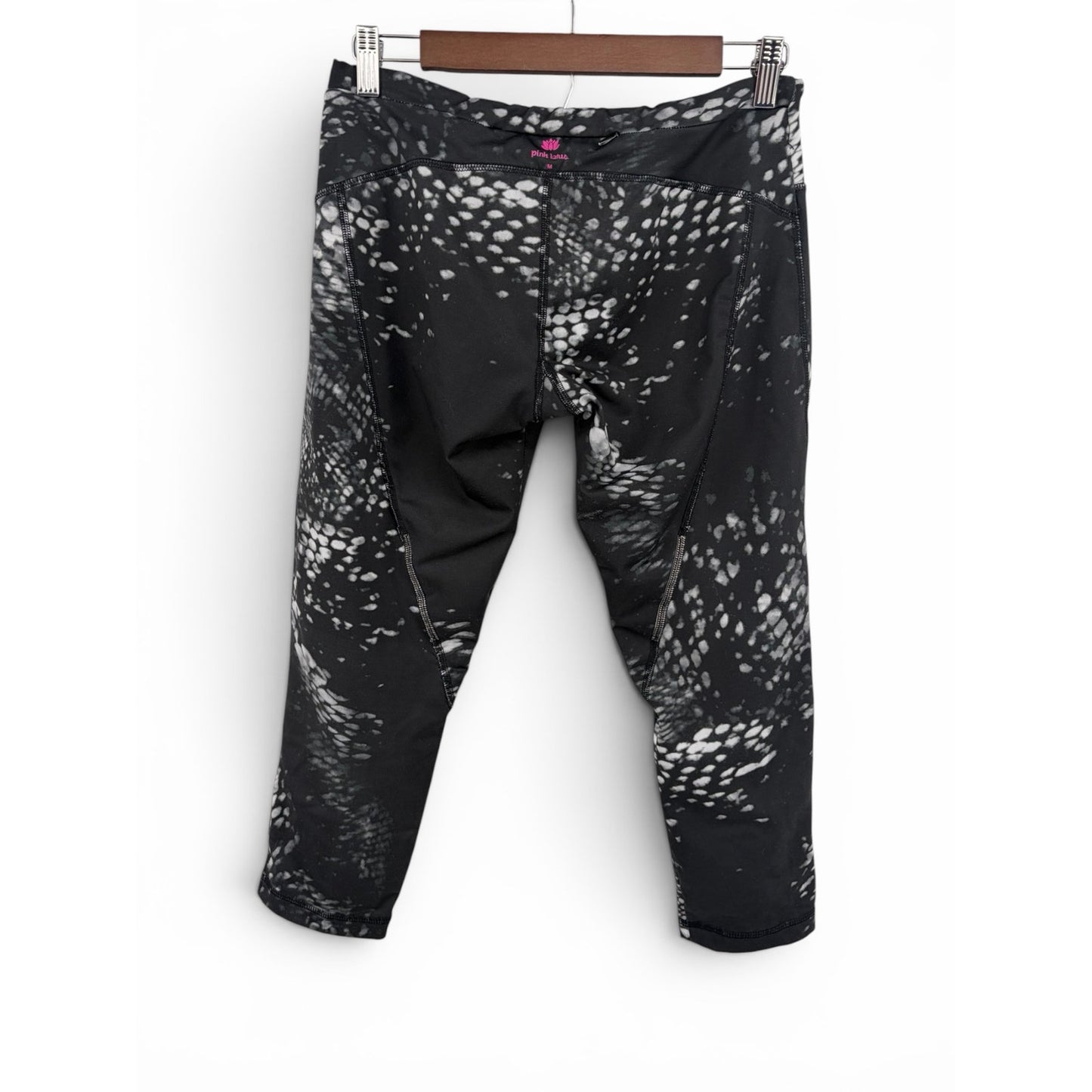 Pink Lotus Capri Workout Leggings Women’s Medium Black White Activewear